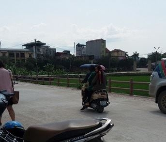 Bé gái 4 tuổi bị bỏ quên trong WC trường học: Giáo viên khẳng định không nhốt trẻ mà do bé đi lạc - Ảnh 4.