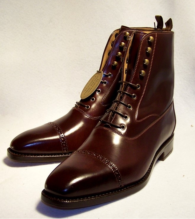 Boots cho dan ong: Mon do thoi trang tao nen dang cap hinh anh 3
