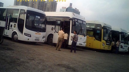 Cận cảnh 2 cây xăng lậu, 'nguỵ trang' kín mít ở Hà thành ảnh 3