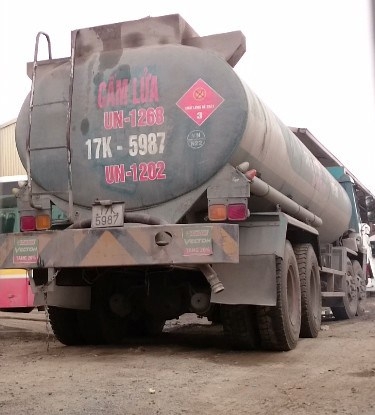 Cận cảnh 2 cây xăng lậu, 'nguỵ trang' kín mít ở Hà thành ảnh 5
