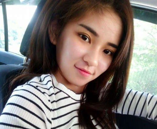 Co gai ban banh bat ngo noi tieng tren mang vi xinh nhu hot girl hinh anh 3