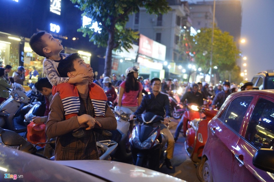 Cu dan chung cu Home City dung oto chan cong, ca tuyen pho un tac hinh anh 9
