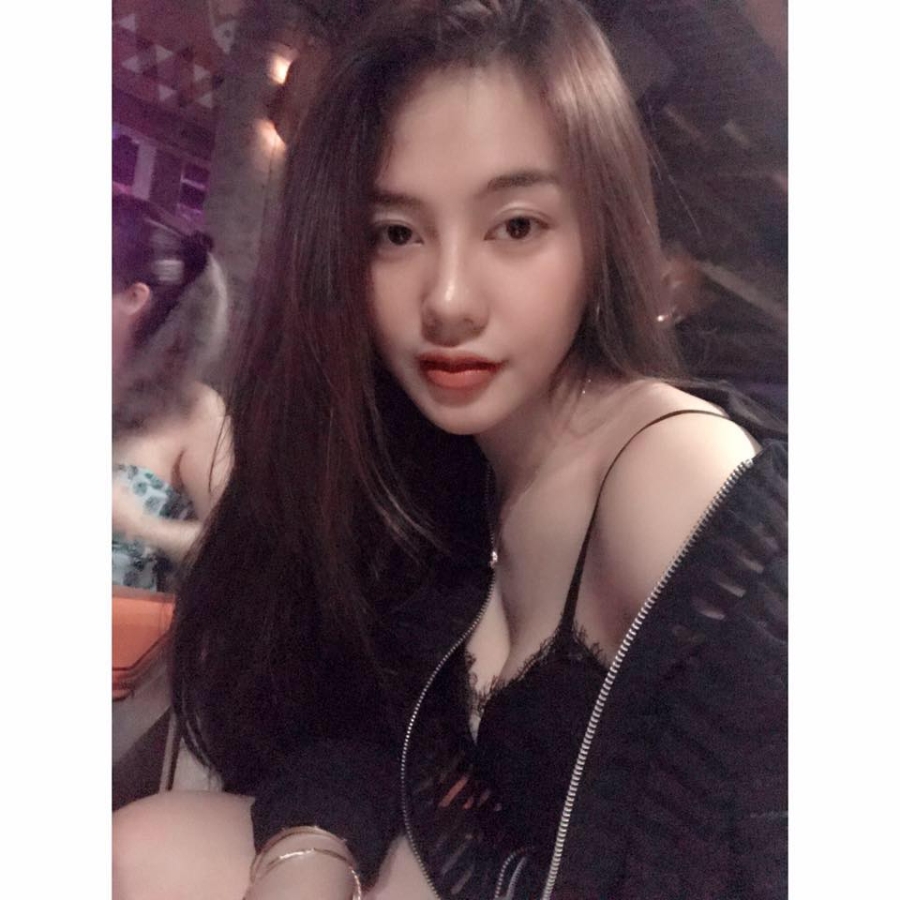 Linh Chi khoe ảnh hiếm của Ngọc Trinh nhưng bị đàn chị đối xử thế này hình ảnh 4 linh chi khoe anh hiem cua ngoc trinh nhung bi dan chi doi xu the nay hinh anh 4
