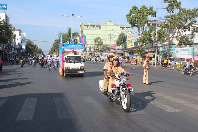 Lãnh đạo Cần Thơ đề nghị CSGT hạn chế xử phạt, tăng cường nhắc nhở đối với người ngoại tỉnh phạm luật giao thông /// Ảnh: Đình Tuyển