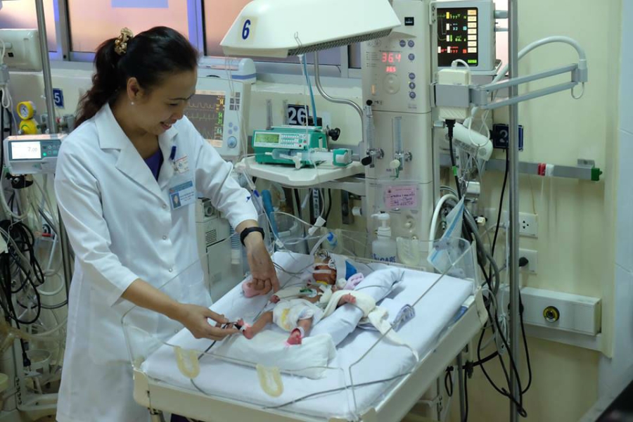 phẫu thuật tim, bệnh nhi, nhẹ cân nhất, nhỏ tuổi nhất, hẹp eo động mạch chủ, bệnh viện Nhi đồng 1