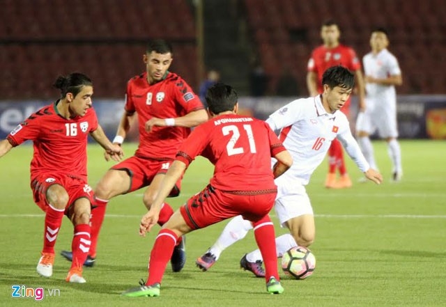 Afghanistan 0-0 DTVN (H2): Thanh Trung da phat nguy hiem hinh anh 2