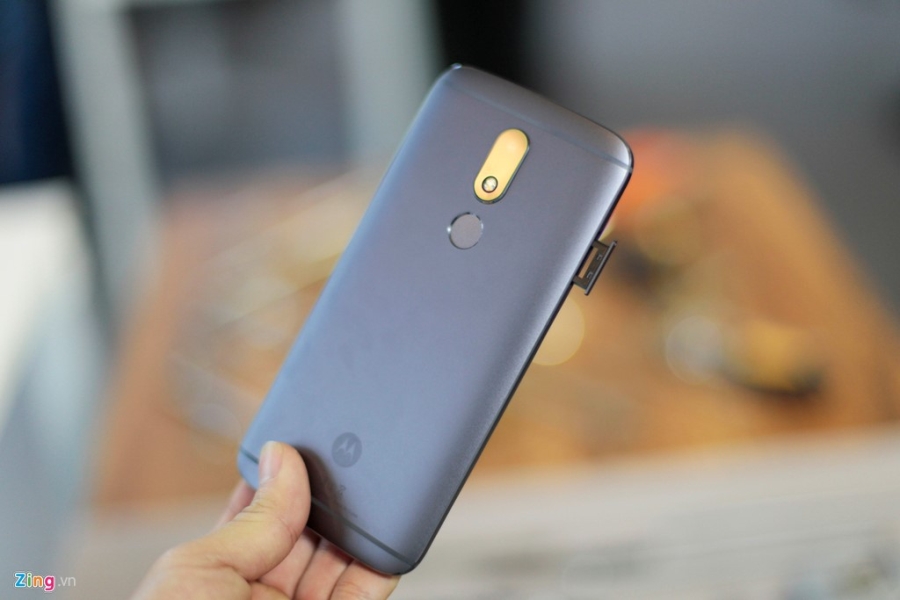 Anh Moto M RAM 4 GB gia 6,9 trieu dong vua ve Viet Nam hinh anh 6