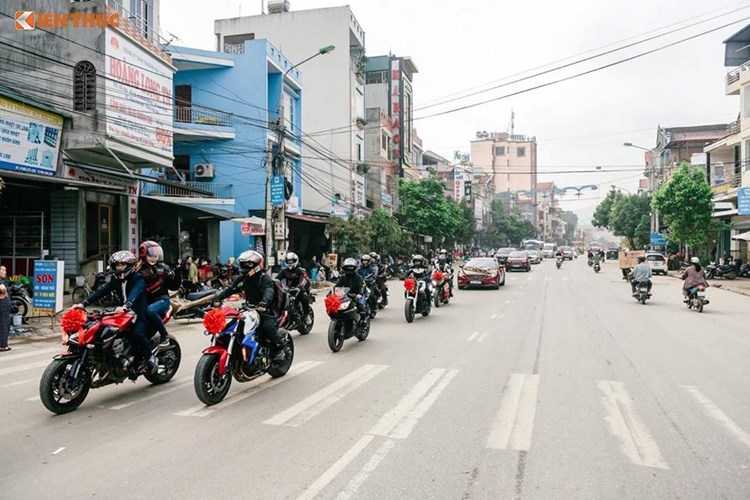 Dan moto phan khoi lon 