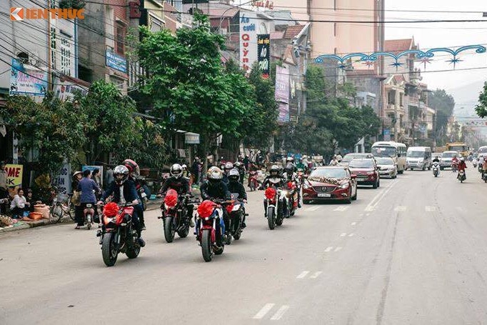 Dan moto phan khoi lon 