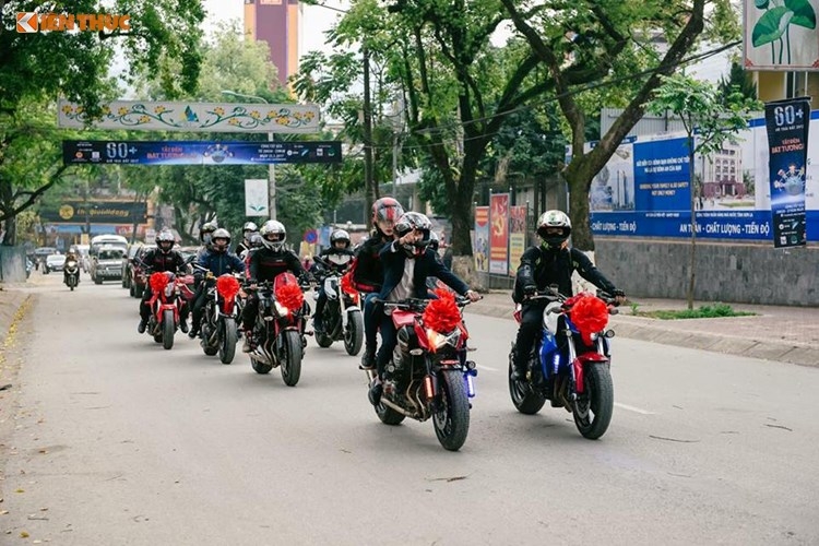 Dan moto phan khoi lon 
