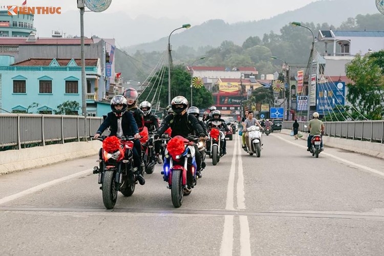 Dan moto phan khoi lon 