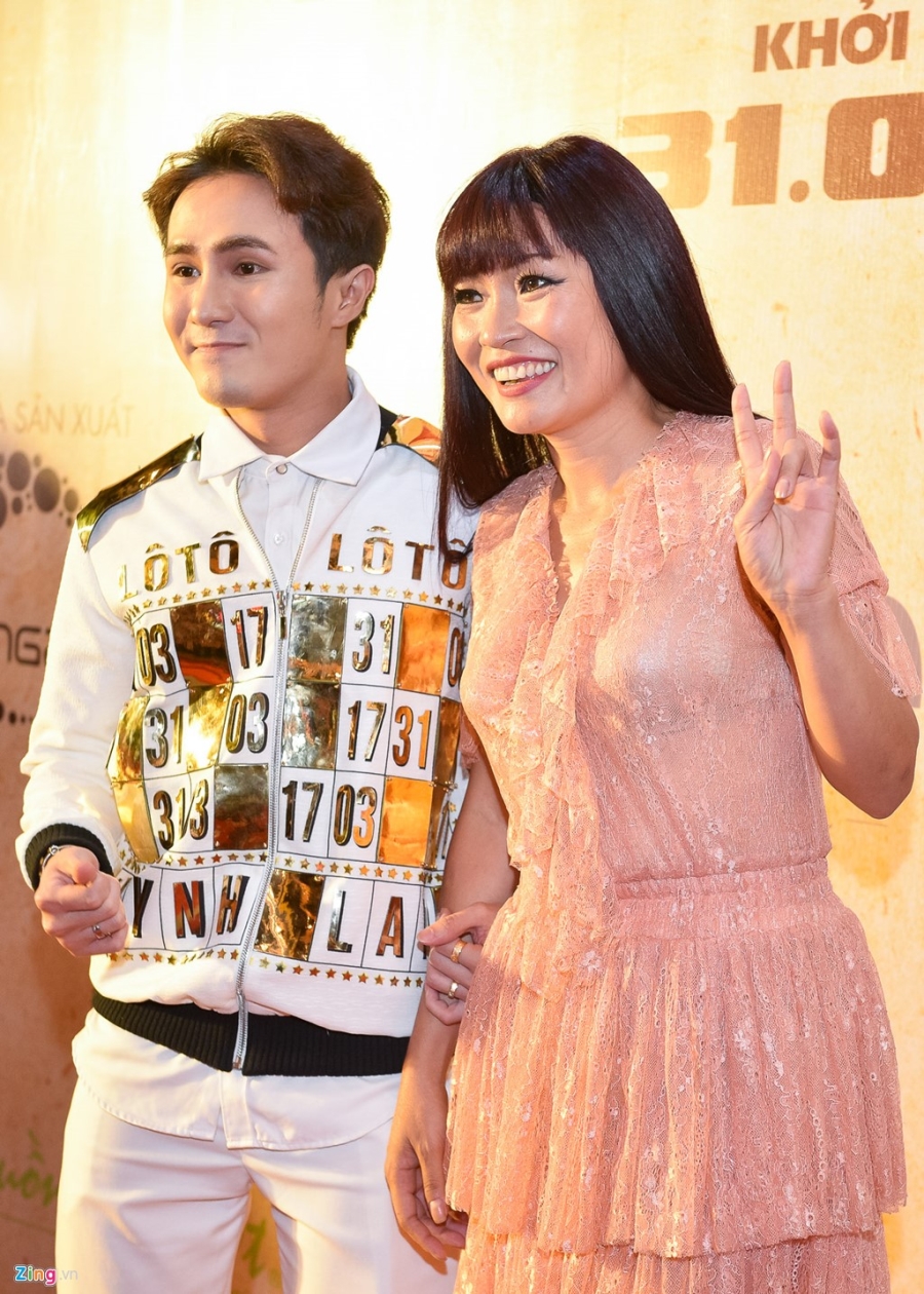Dan sao Viet du su kien cong chieu phim 'Lo to' hinh anh 3