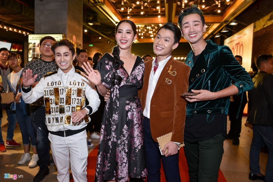 Dan sao Viet du su kien cong chieu phim 'Lo to' hinh anh 5