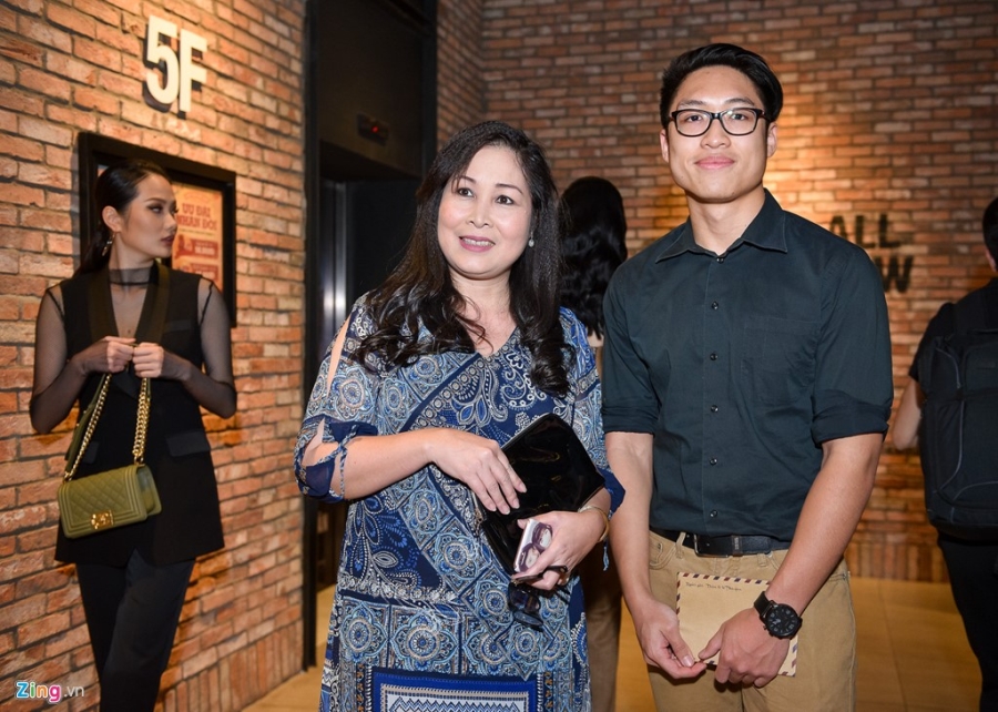 Dan sao Viet du su kien cong chieu phim 'Lo to' hinh anh 9