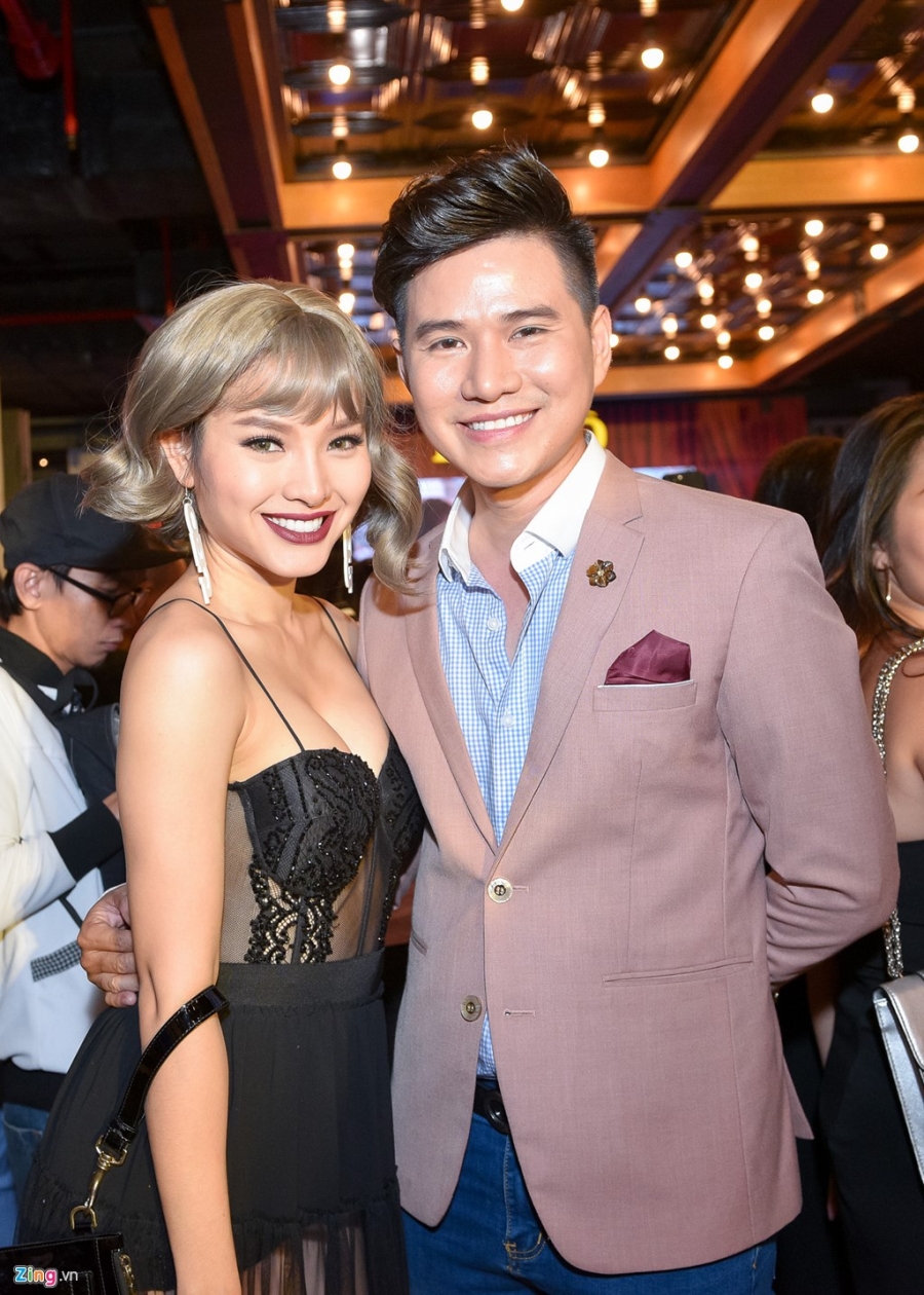 Dan sao Viet du su kien cong chieu phim 'Lo to' hinh anh 15