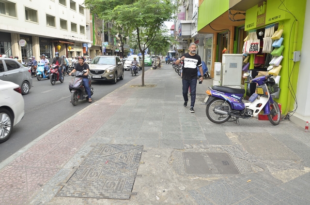 Vỉa hè đường Pasteur