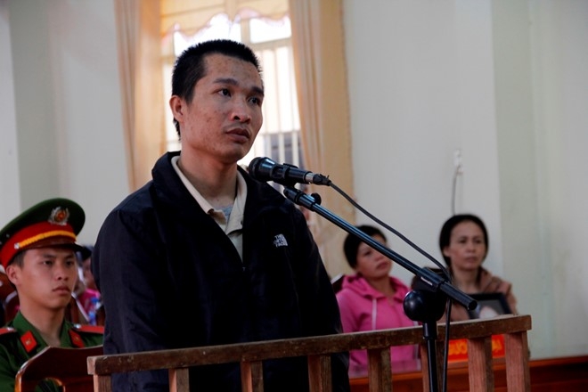 Nguoi dan doi nang xem phien xu hung thu giet 3 nguoi qua tivi hinh anh 6