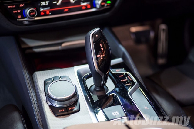BMW 5-Series thế hệ mới chính thức ra mắt Đông Nam Á, giá từ 2,05 tỷ Đồng - Ảnh 14.