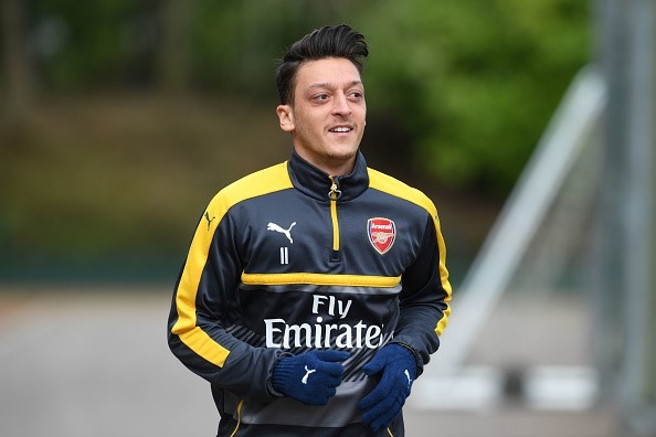 Bo qua Man Utd, Oezil muon ve Duc thi dau hinh anh 1
