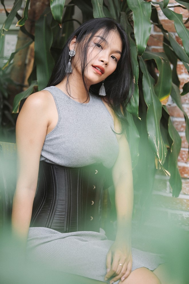 Con gai Kieu Trinh: Co gai 20 tuoi toa sang nhat o The Face Online hinh anh 2