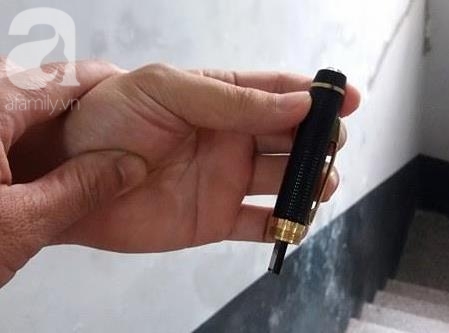 Hà Nội: Khách hàng tá hỏa khi phát hiện camera quay lén đặt trong nhà vệ sinh của quán cà phê - Ảnh 3.