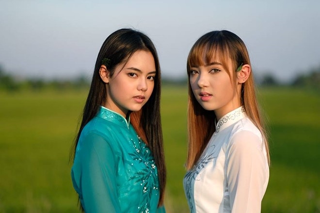 Hot girl Thai hat 'Beo dat may troi' bat ngo khoe anh mac ao dai hinh anh 1