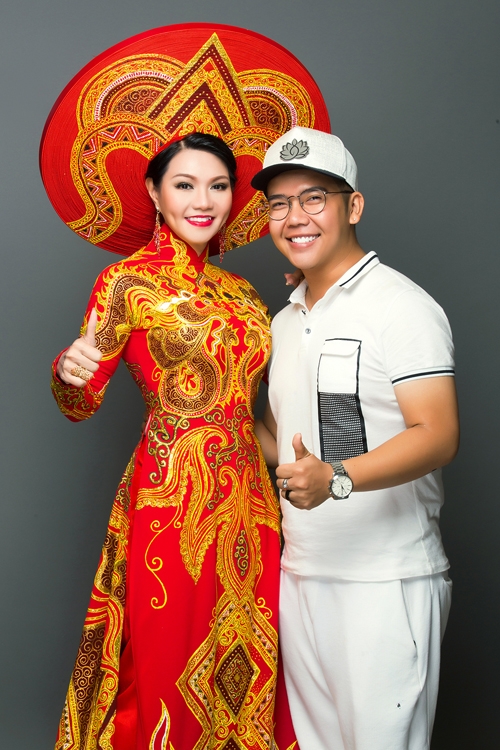 ngoc-huyen-dien-ao-dai-long-lay-doi-man-5-kg-lam-mau-anh-4