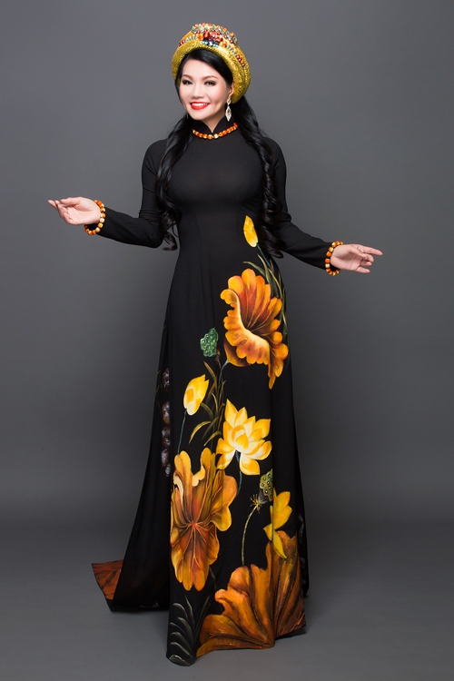 ngoc-huyen-dien-ao-dai-long-lay-doi-man-5-kg-lam-mau-anh-5