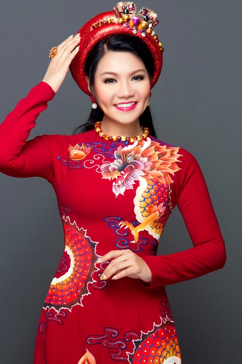 ngoc-huyen-dien-ao-dai-long-lay-doi-man-5-kg-lam-mau-anh-6