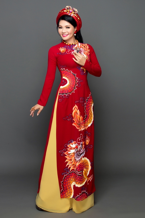 ngoc-huyen-dien-ao-dai-long-lay-doi-man-5-kg-lam-mau-anh-7