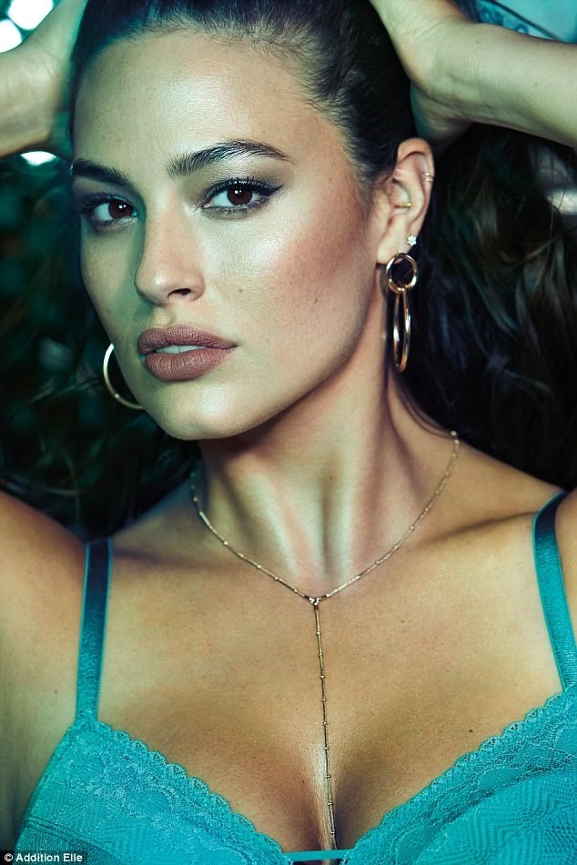 Nguoi mau qua co Ashley Graham goi cam trong anh noi y hinh anh 7
