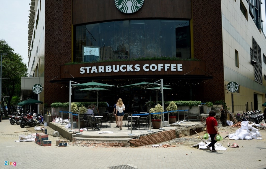 Starbucks o New World tan hoang gach da khi bi dap via he hinh anh 3