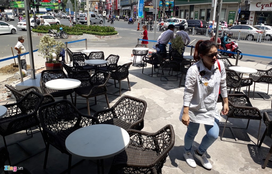 Starbucks o New World tan hoang gach da khi bi dap via he hinh anh 15