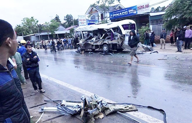 Di xem tai nan, 3 chu chau bi oto tong tu vong hinh anh 1