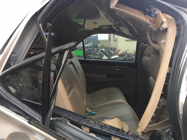 Lộ ảnh Toyota Fortuner nát bét nhưng túi khí không nổ khiến cư dân mạng xôn xao - Ảnh 4.