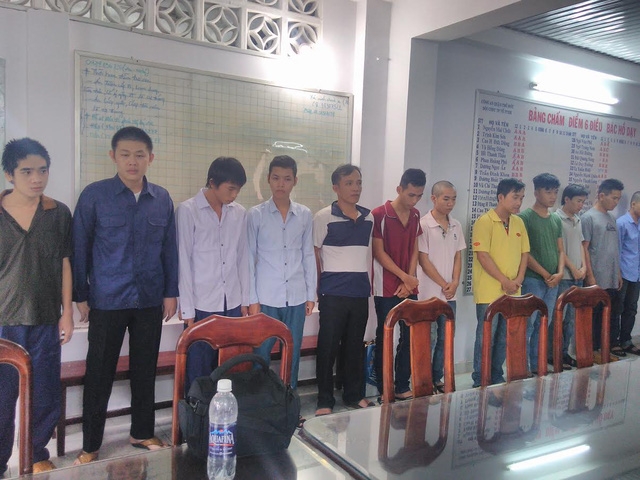 Hàng chục nghi can trong đường dây giả giấy tờ, tiêu thụ xe gian vừa bị Công an Thủ Đức bắt giữ.