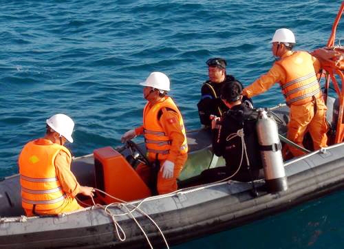 Sau 5 ngày tìm kiếm, lực lượng cứu hộ đã tìm thấy 9 thi thể thuyền viên. Ảnh: Phước Tuấn