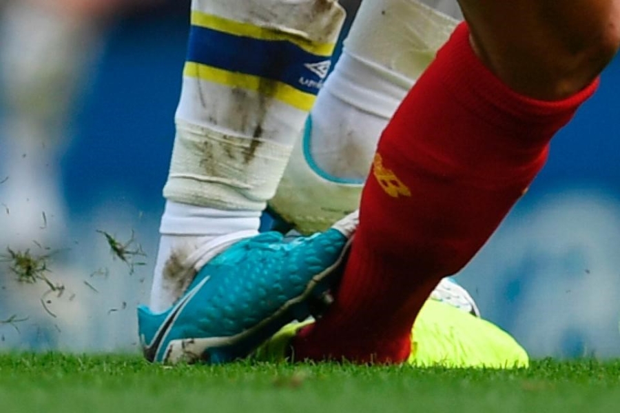 Trung ve Liverpool suyt gay chan o tran derby khoc liet hinh anh 2