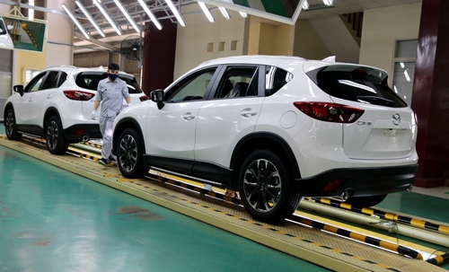 viet-nam-se-thanh-trung-tam-xuat-khu-oto-hyundai-va-mazda-2