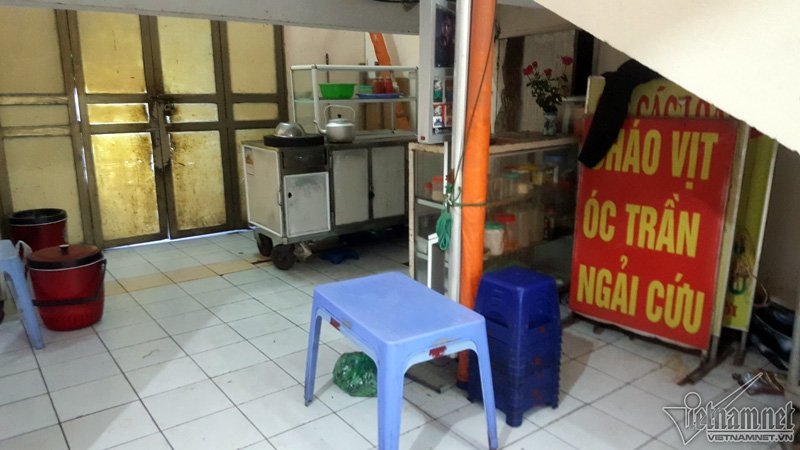 dẹp vỉa hè, quán ăn chui gầm cầu thang