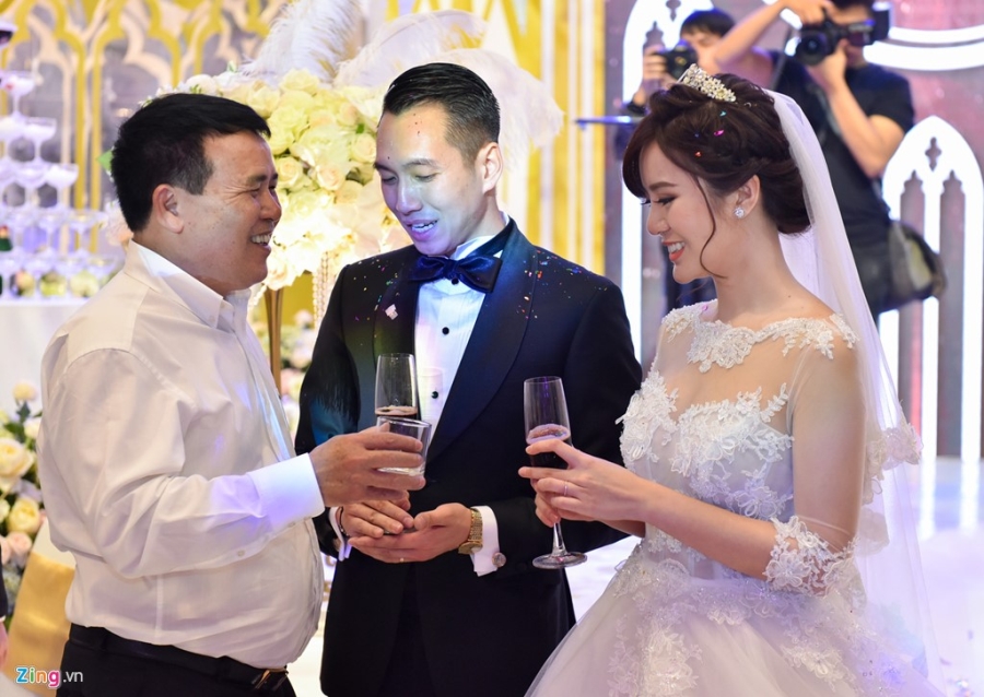 Hot girl Tu Linh rang ro ben chong trong ngay cuoi hinh anh 10