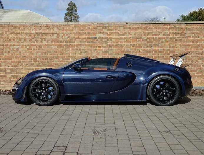 Bugatti Veyron cu rao gia gan 3 trieu USD hinh anh 2