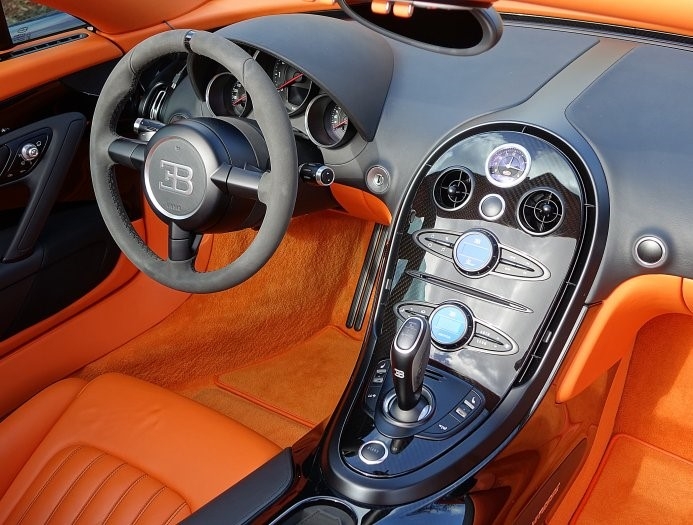 Bugatti Veyron cu rao gia gan 3 trieu USD hinh anh 5