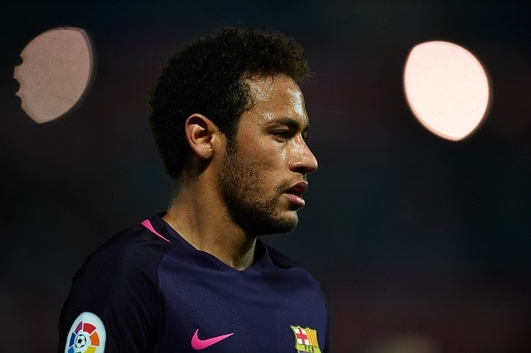 Neymar phan khich khi vao cau lac bo 100 ban thang hinh anh 1