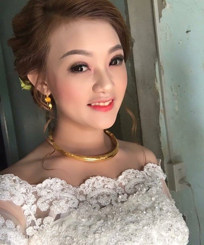Clip cha khoc nuc no khi tien con gai ve nha chong hinh anh 4