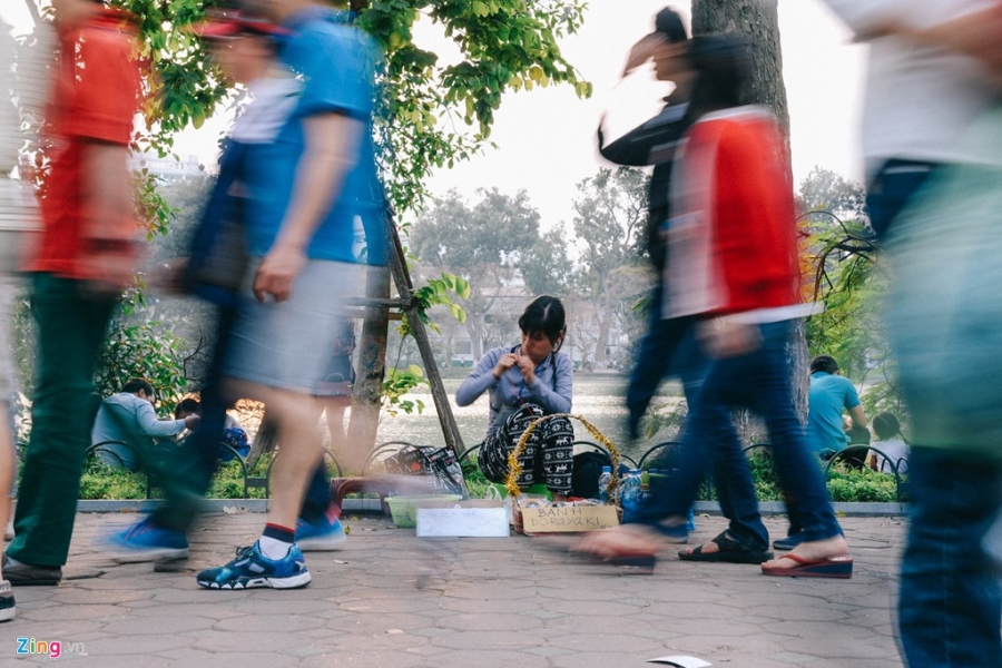 Nhung manh doi muu sinh tren pho di bo hinh anh 6