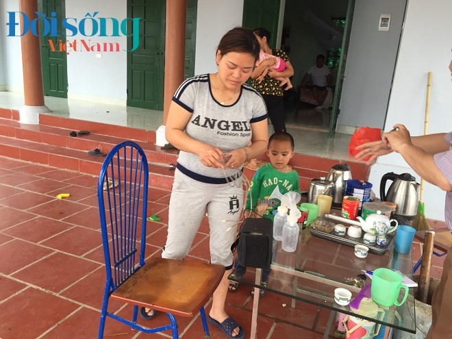 Mẹ 9x cho sữa giả 1