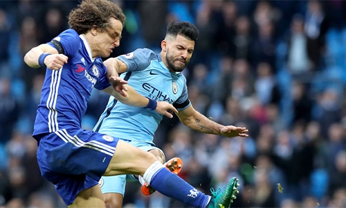 david-luiz-nen-dau-da-suot-ba-thang-qua-sau-cu-dap-cua-aguero