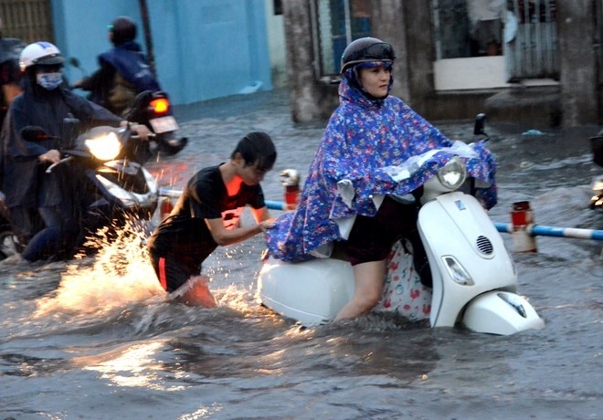 Mua dong trai mua o Sai Gon se du doi va nguy hiem trong thang 4 hinh anh 1