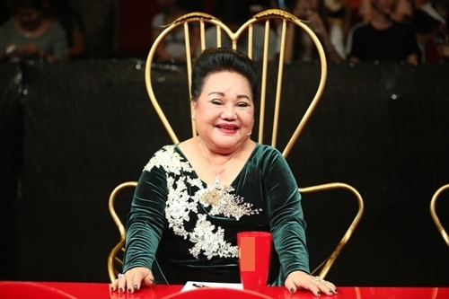 nhac si 70 tuoi duc huy dua vo kem minh 44 tuoi va con trai nho toi truong quay - 7
